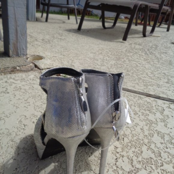 Qupid Iridescent platform  heels NWT - Picture 5 of 11